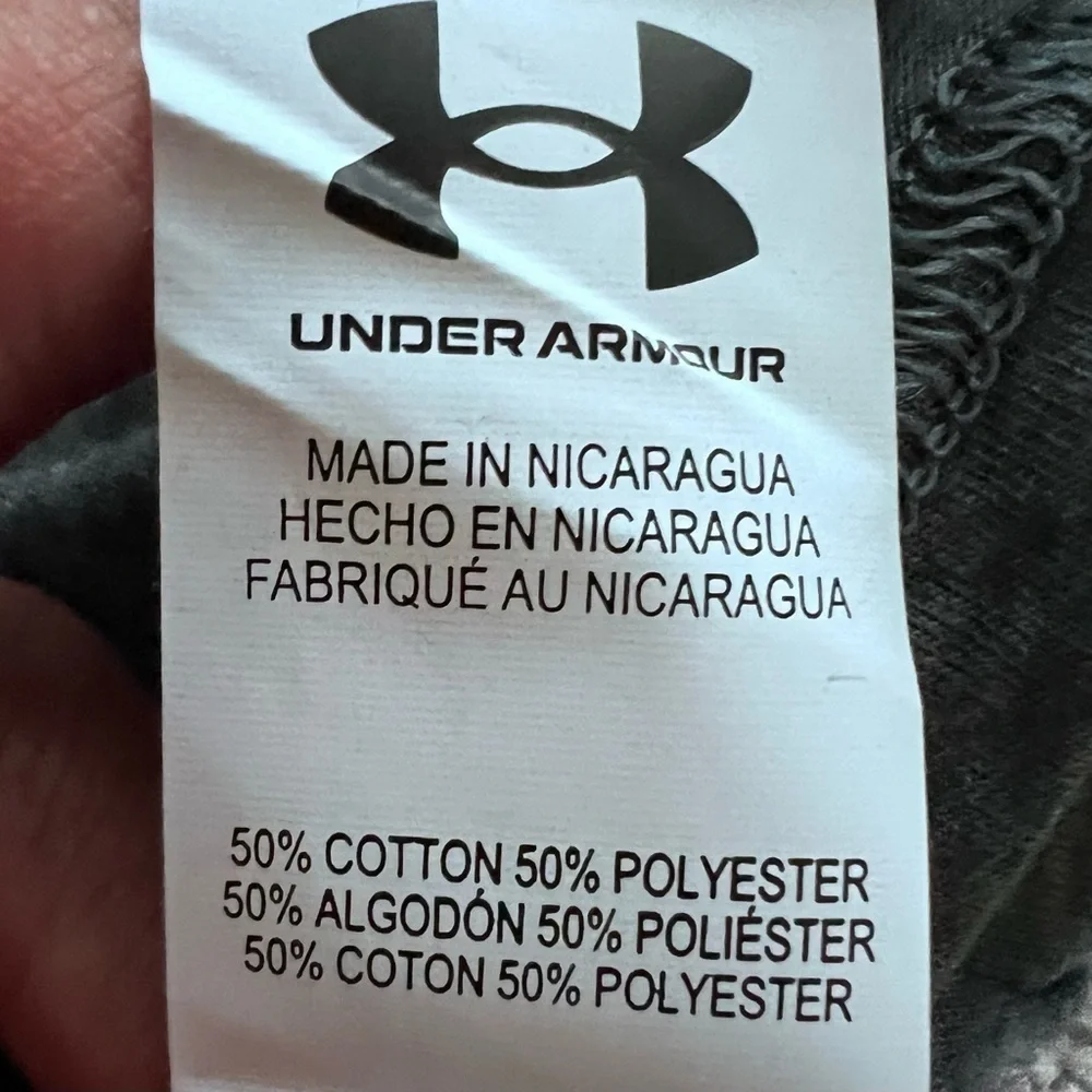 💚 NWT Under Armour boys short sleeve T-shirt size 4